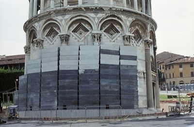 Restoring-Leaning-tower-of-Pisa©www.wikipedia.org_.jpg