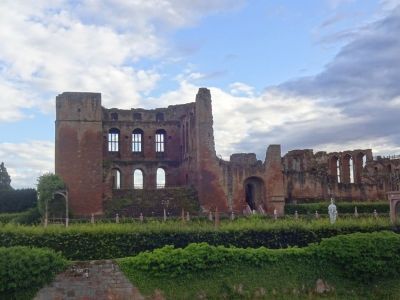 John-of-Gaunts-Great-Hall-at-Kenilworth-Castle_small.jpg
