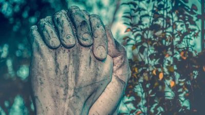 Statue of holding hands